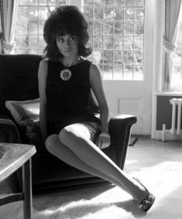 Olga Kurylenko feet photo thumbnail