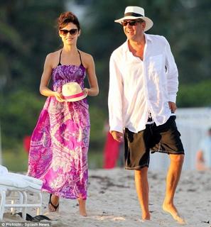 Olga Kurylenko feet photo thumbnail