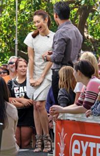 Olga Kurylenko feet photo thumbnail