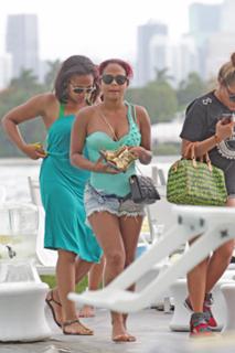Christina Milian feet photo thumbnail
