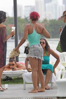 Christina Milian feet photo thumbnail
