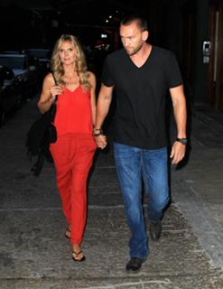 Heidi Klum feet photo thumbnail