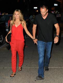 Heidi Klum feet photo thumbnail