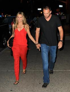 Heidi Klum feet photo thumbnail