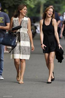 Mariska Hargitay feet photo thumbnail