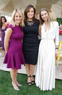 Mariska Hargitay feet photo thumbnail