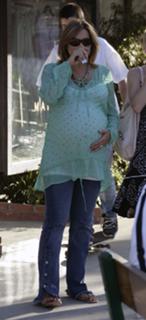 Mariska Hargitay feet photo thumbnail