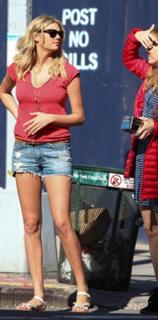 Kate Upton feet photo thumbnail
