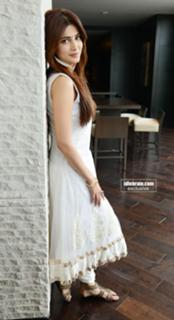 Shruti Haasan feet photo thumbnail