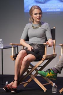 AnnaSophia Robb feet photo thumbnail