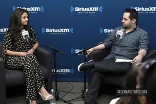Selena Gomez feet photo thumbnail