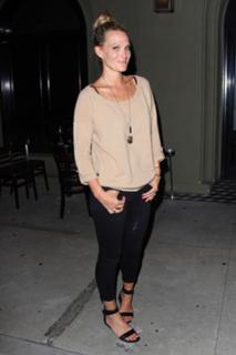 Molly Sims feet photo thumbnail