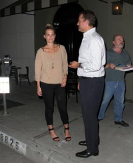 Molly Sims feet photo thumbnail