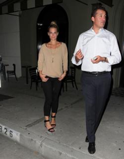 Molly Sims feet photo thumbnail