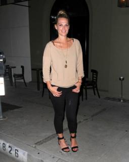 Molly Sims feet photo thumbnail