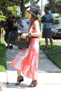 Jessica Alba feet photo thumbnail