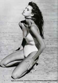 Elle Macpherson feet photo thumbnail