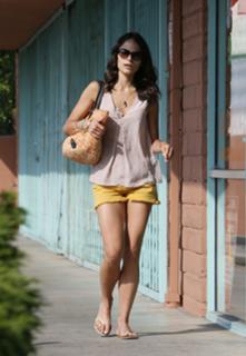 Jordana Brewster feet photo thumbnail