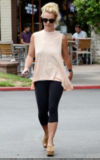 Britney Spears feet photo thumbnail