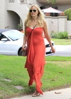 Malin Akerman feet photo thumbnail
