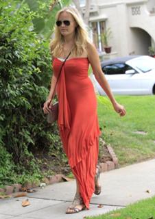 Malin Akerman feet photo thumbnail