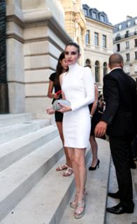 Emma Roberts feet photo thumbnail
