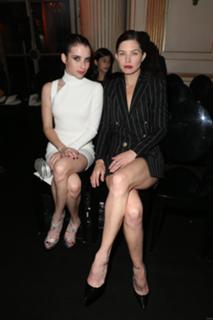 Emma Roberts feet photo thumbnail