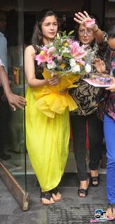 Alia Bhatt feet photo thumbnail