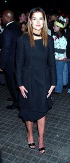 Katie Holmes feet photo thumbnail