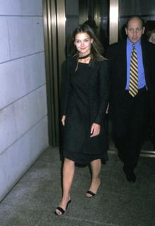 Katie Holmes feet photo thumbnail