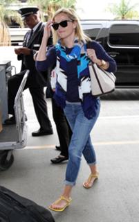 Reese Witherspoon feet photo thumbnail