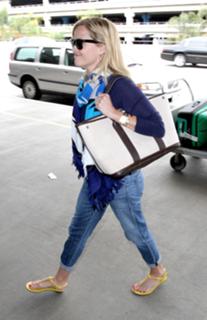 Reese Witherspoon feet photo thumbnail