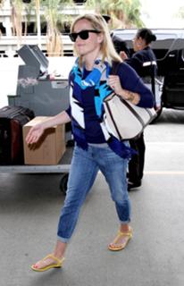 Reese Witherspoon feet photo thumbnail