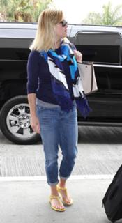 Reese Witherspoon feet photo thumbnail