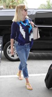 Reese Witherspoon feet photo thumbnail