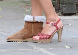 Kelly Brook feet photo thumbnail
