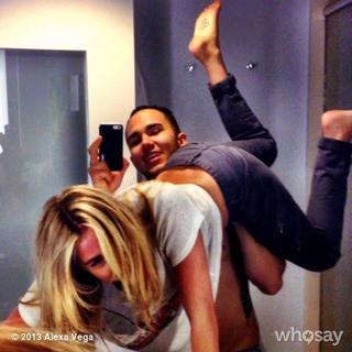 Alexa PenaVega feet photo thumbnail
