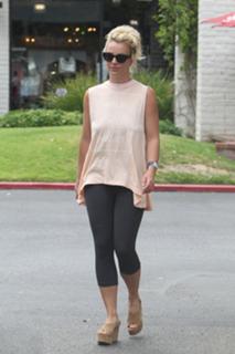 Britney Spears feet photo thumbnail