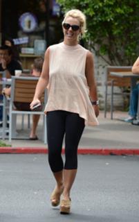 Britney Spears feet photo thumbnail