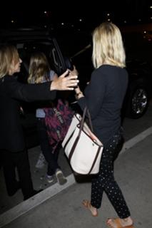 Reese Witherspoon feet photo thumbnail