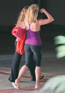 Reese Witherspoon feet photo thumbnail