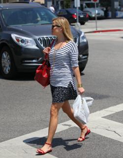 Reese Witherspoon feet photo thumbnail