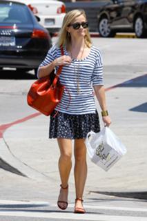 Reese Witherspoon feet photo thumbnail