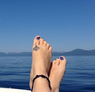 Melissa Joan Hart feet photo thumbnail