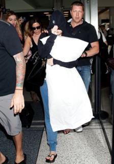 Demi Lovato feet photo thumbnail