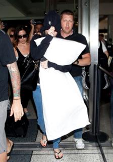 Demi Lovato feet photo thumbnail