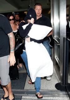 Demi Lovato feet photo thumbnail