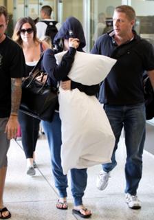 Demi Lovato feet photo thumbnail