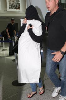 Demi Lovato feet photo thumbnail