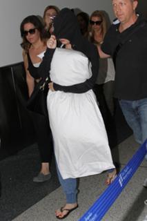 Demi Lovato feet photo thumbnail